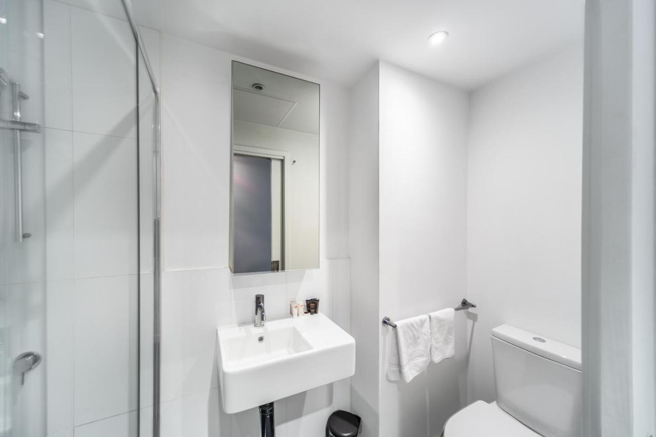 2 Bedroom Apartment With Stunning Views in Melbourne CBD - Aura on Flinders Exterior foto