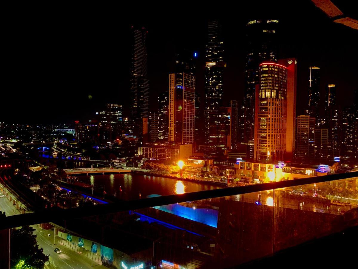 2 Bedroom Apartment With Stunning Views in Melbourne CBD - Aura on Flinders Exterior foto